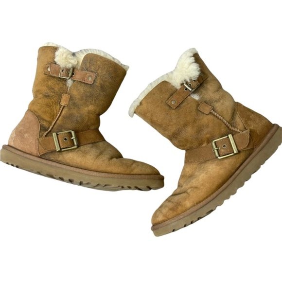 UGG Women's Chestnut Suede Classic Short Dylyn Sheepskin Buckle Moto Boot Size 8 - Picture 2 of 11